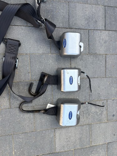 Straint deluxe retractor - q'straint,