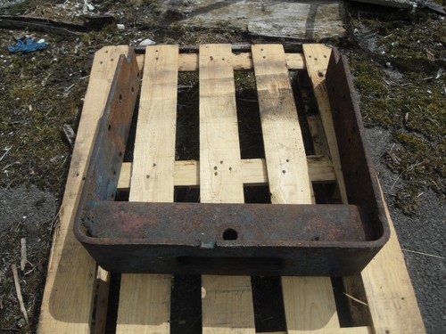 Front weight box tray - front, /