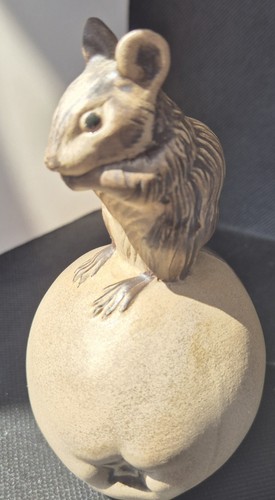 Poole pottery mouse apple - poole,