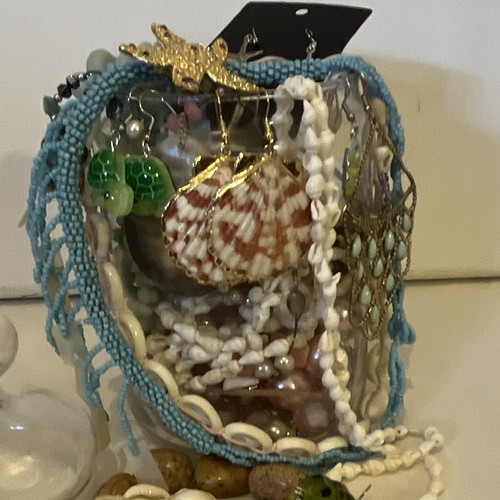 Sea theme jewellery - , jar