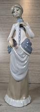 CasAdes Porcelain Figurine - Very Elegant Lady - Height 28.7cm - Made in Spain