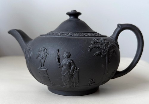 Wedgwood black basalt teapot - basalt,