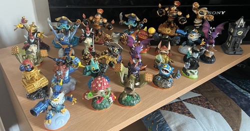 Skylanders figures bundle - skylanders,