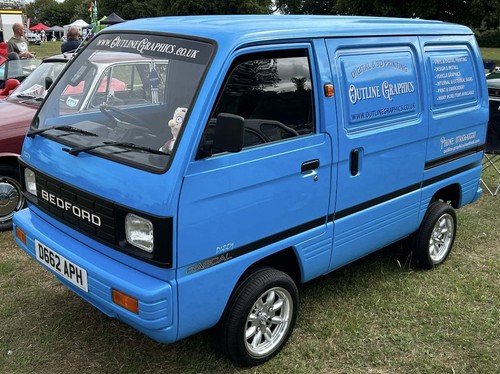 Bedford rascal side - side, and