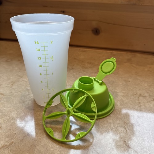 Tupperware quick shake gravy - shake,