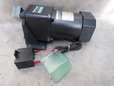 A ORIENTALMOTOR BH162E-G2 INDUCTION MOTOR WITH BH6G2-26 REDUCTION GEARBOX 240v