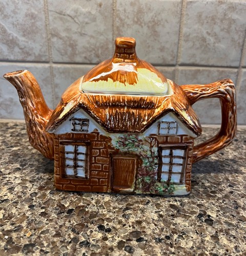 Vintage cottage ware teapot - cottage,