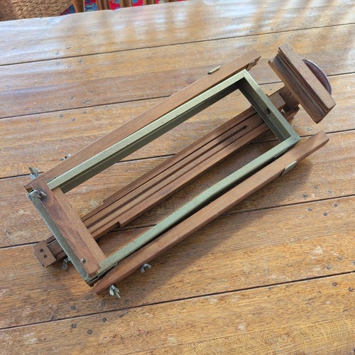 Vintage wooden artist - -,