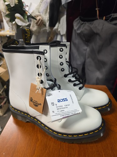 Nwt martens airwair - nwt,