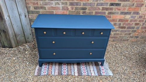 Stag minstrel over - minstrel, chest