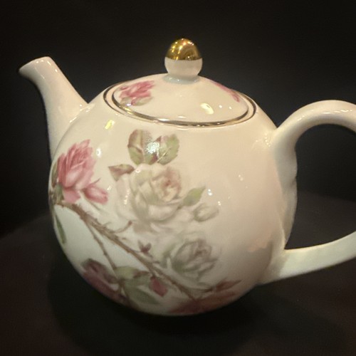 Aynsley elizabeth rose teapot - elizabeth,