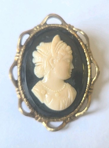Vintage pressed glass cameo - pressed,