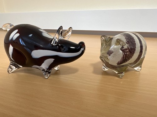 Two glass pigs - two,