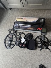 Minelab Equinox 800 Metal Detector Bundle