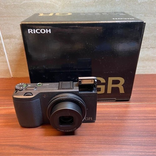 Ricoh compact digital - compact,