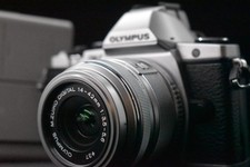 [1 Yr Warranty] Olympus OMD E-M5 Mirrorless Digital Camera with Lens Silver 8263