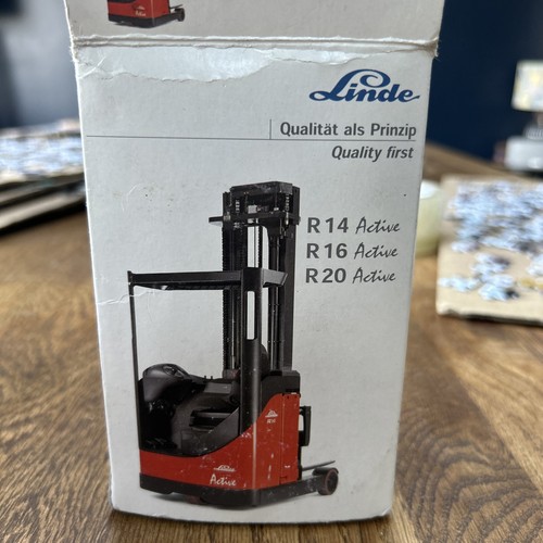 Linde reach truck diecast - truck,