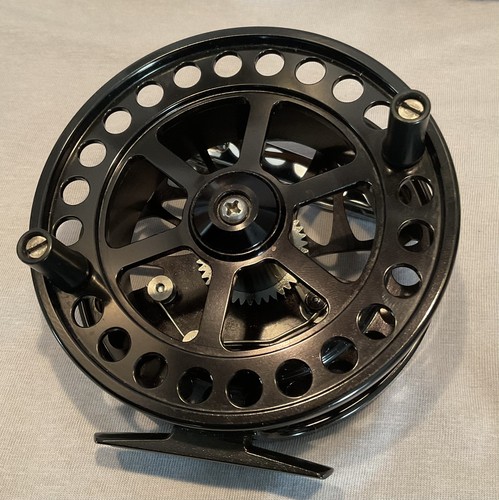 Center pin fishing reel - center,