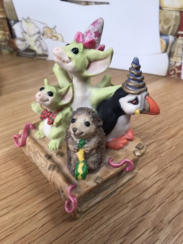 Pocket dragon party time - -,