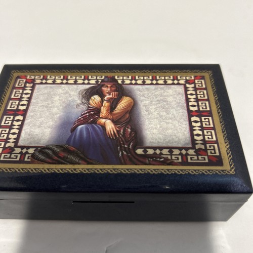 Native trinket laquer - trinket, hand