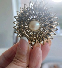 Vintage Filigree Flower Sunburst gold colour pendant necklace FAUX PEARL  