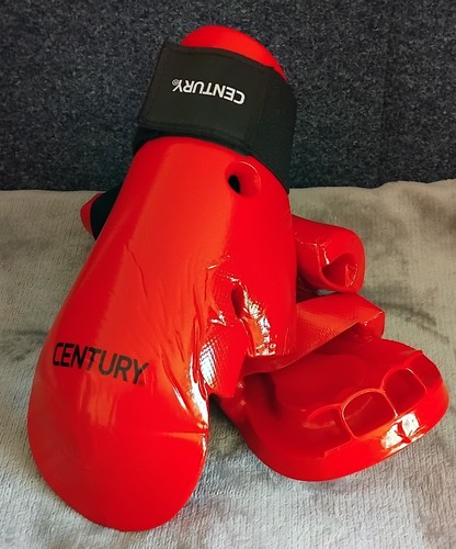 Century red gloves karate - century,