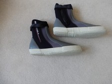 1 pr NEW SIZE 4 ALL PURPOSE