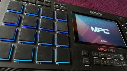 Akai professional mpc live - akai,