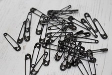 Coloured Safety Pins 27mm x40