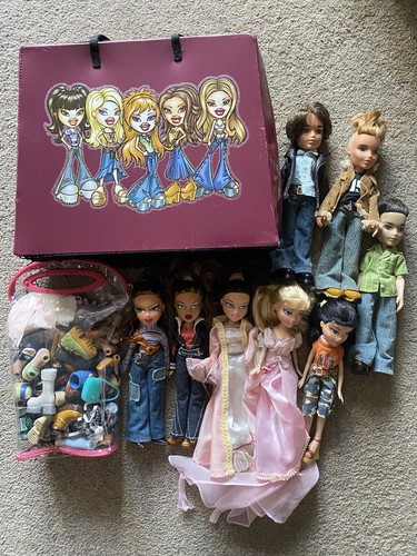 Bratz doll bundle - bratz,