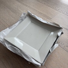 White Square Dinner Plates ×