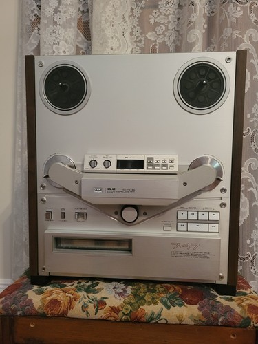 Akai 747 reel - to,