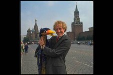 Entertainer Rod Hull with his puppet Emu in front of Saint Basil- TV Old Photo