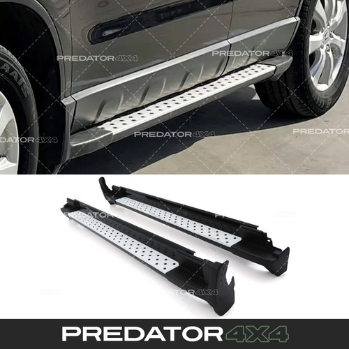 Black white side steps foot - black,