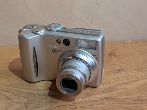 Nikon digital camera - digital,