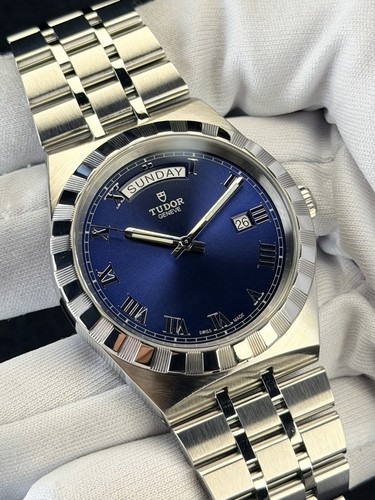 Tudor royal day - day, 28600