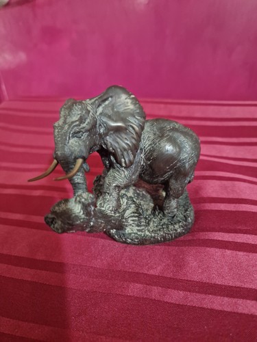 Bronze effect modle elephant - effect,