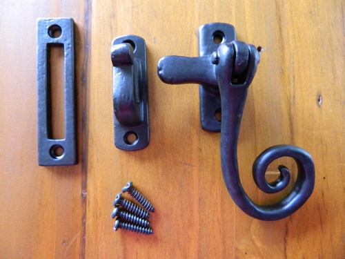 Black antique monkey tail - black,