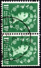 1961 SG 572b 1½d green Crowns Sideways Watermark Very Fine Used Pair