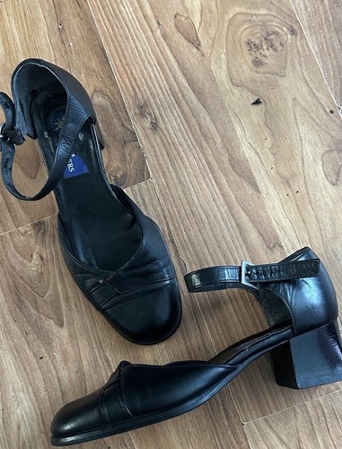 Ladies size strap shoes - size, 5