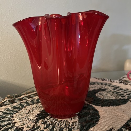 Red art glass hankerchief - red, vase