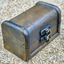 Treasure chest gift with real