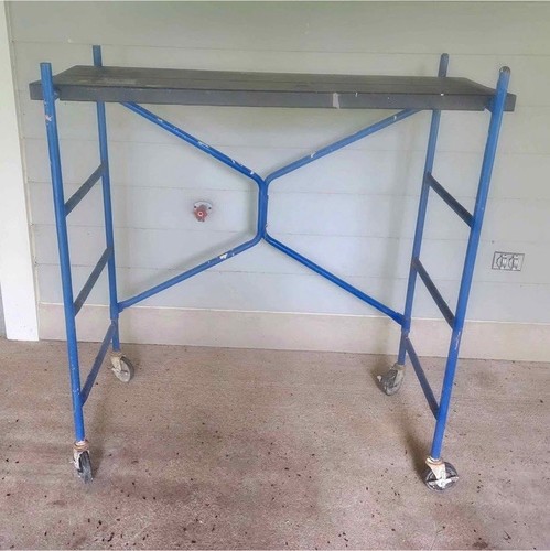 Blue rolling scaffold tower - blue,