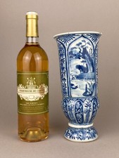 ANTIQUE CHINESE PORCELAIN EUROPEAN SHAPE BLUE & WHITE KANGXI PERIOD BEAKER VASE