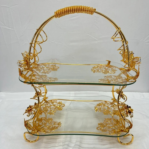 Golden elegance tier - elegance, serving