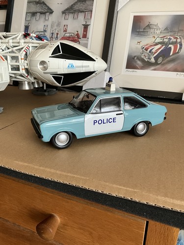 Model icons ford escort - 1:18,