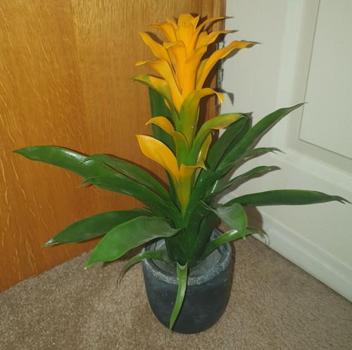 Artificial vibrant potted - artificial,