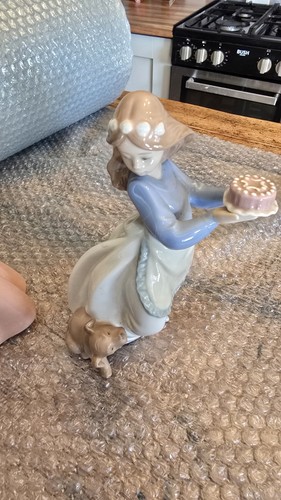 Nao lladro puppy - by, puppy's
