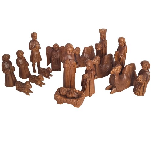 Piece hand carved - 16,