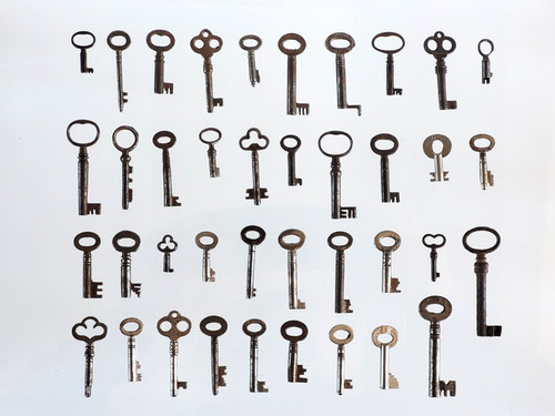 Job lot antique keys s14 - job,
